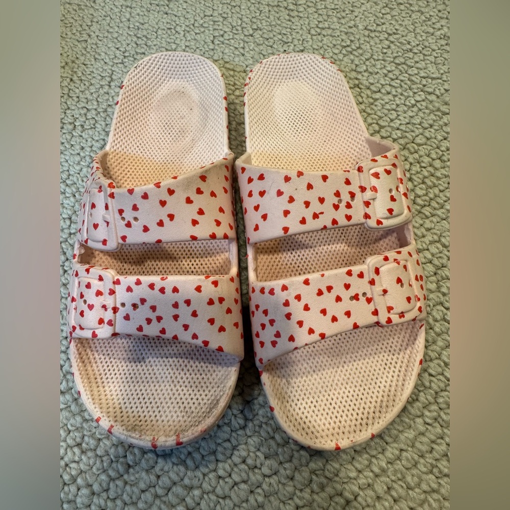 Freedom Moses Heart Pattern Slide Sandals